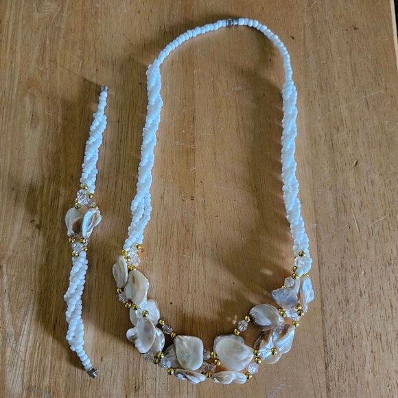 Necklace and bracelet white tan shell bead crystal combo Jewelry - Picture 1 of 3